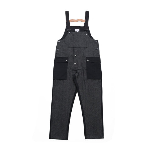 Farbanpassungsumläufe und Hosenträger-Denim-Overalls
