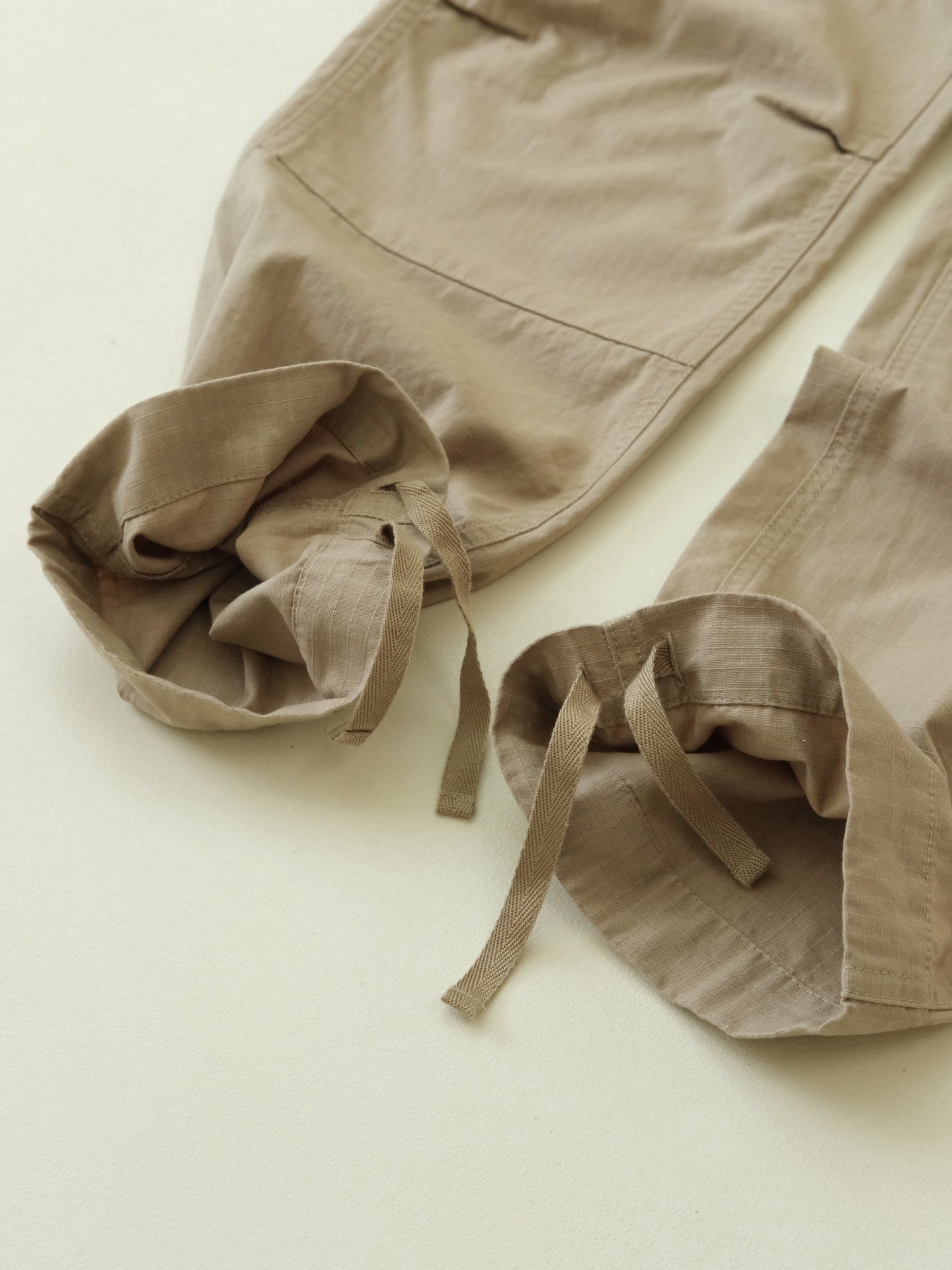 Cargo pants, large pockets, loose-fitting casual long pants, suitable for couples, city boy style.