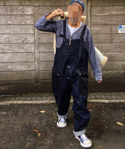 Farbanpassungsumläufe und Hosenträger-Denim-Overalls
