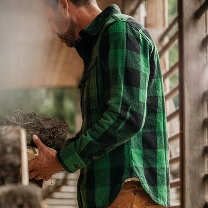 قميص قطني منقوش بأكمام طويلة من الفلانيل باللون الأخضر