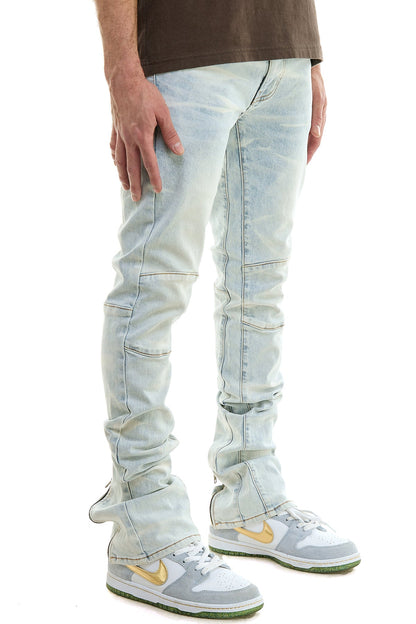 Stapelte Jeans der weißen Männer aussehen