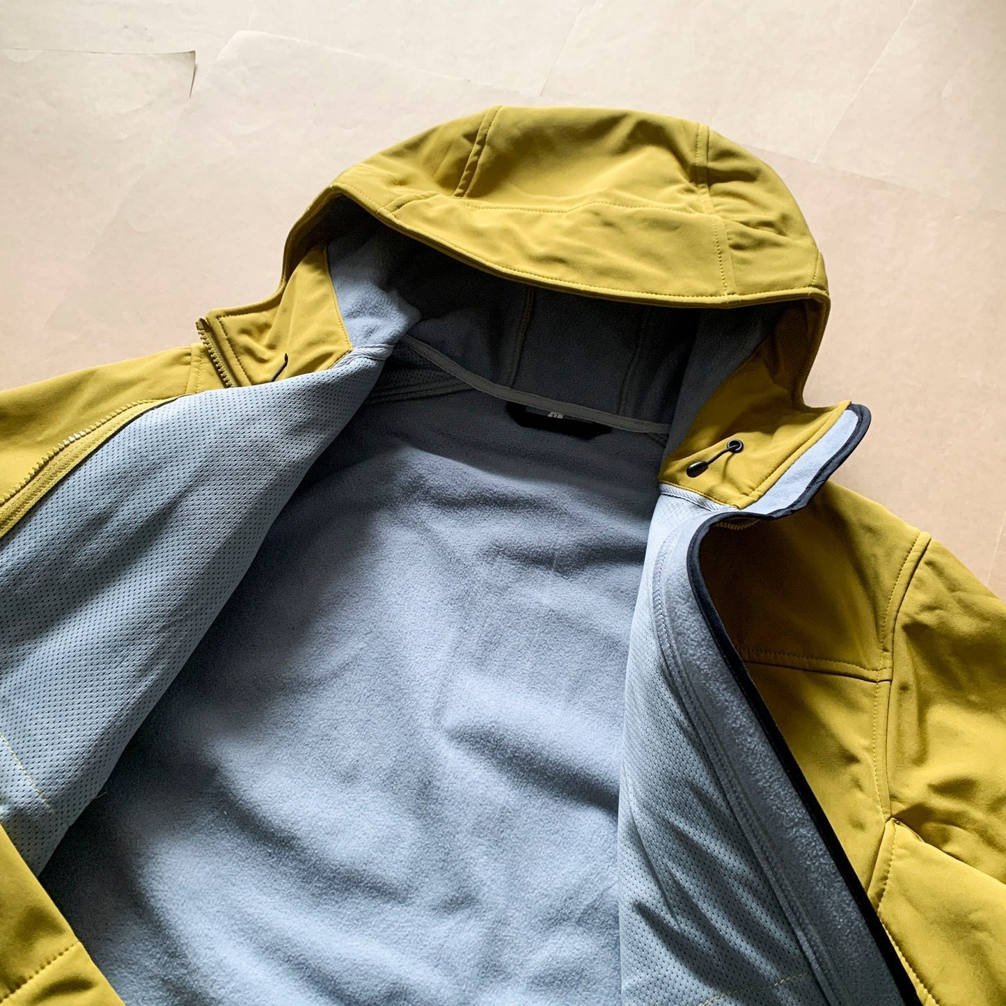 outdoor Fleece Jacket Outdoor Soft Shell Velvet Windproof and Water-repellent Hooded Jacket