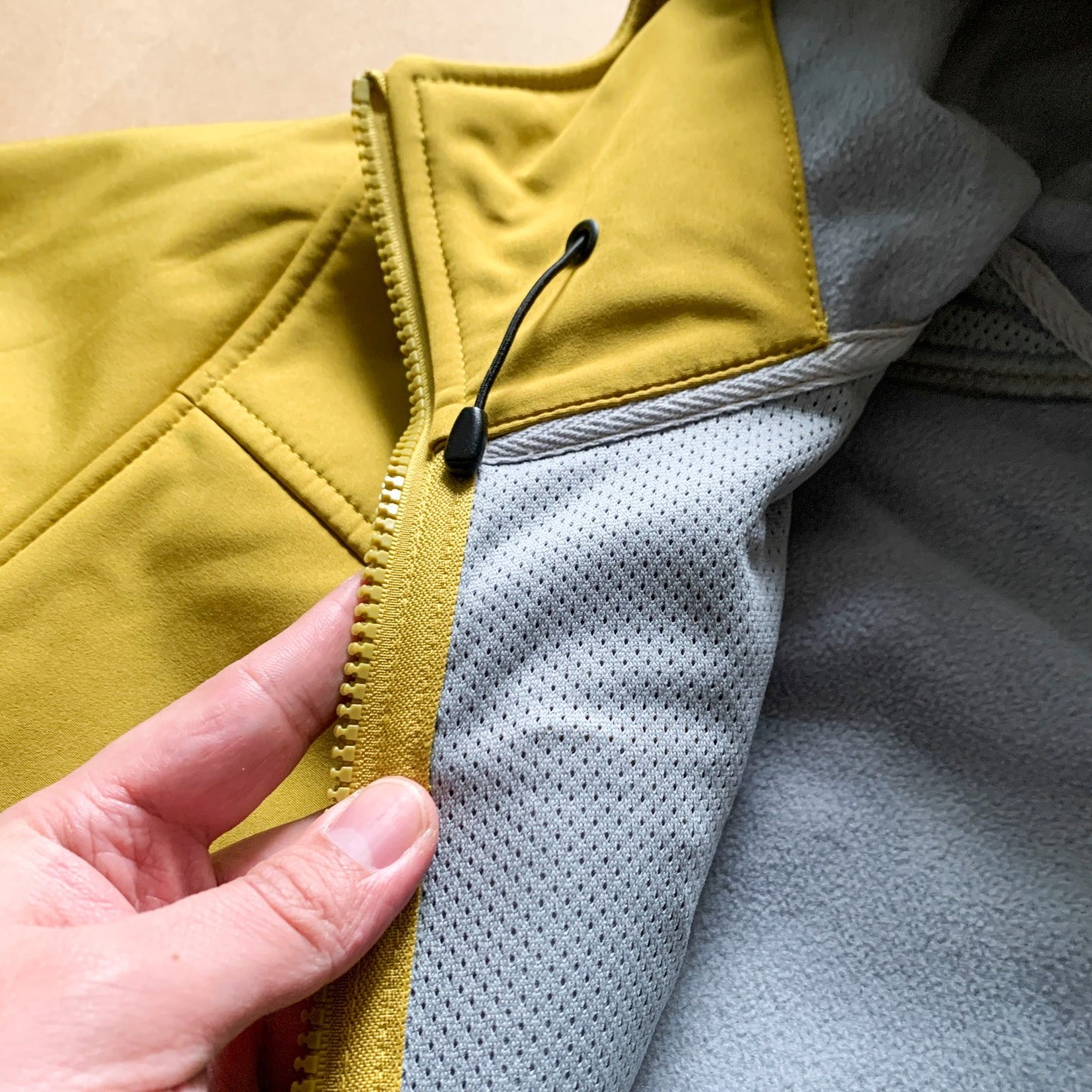 outdoor Fleece Jacket Outdoor Soft Shell Velvet Windproof and Water-repellent Hooded Jacket