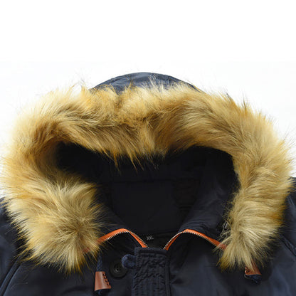 Ayección de hombres con capucha casuales en el estilo caliente de invierno